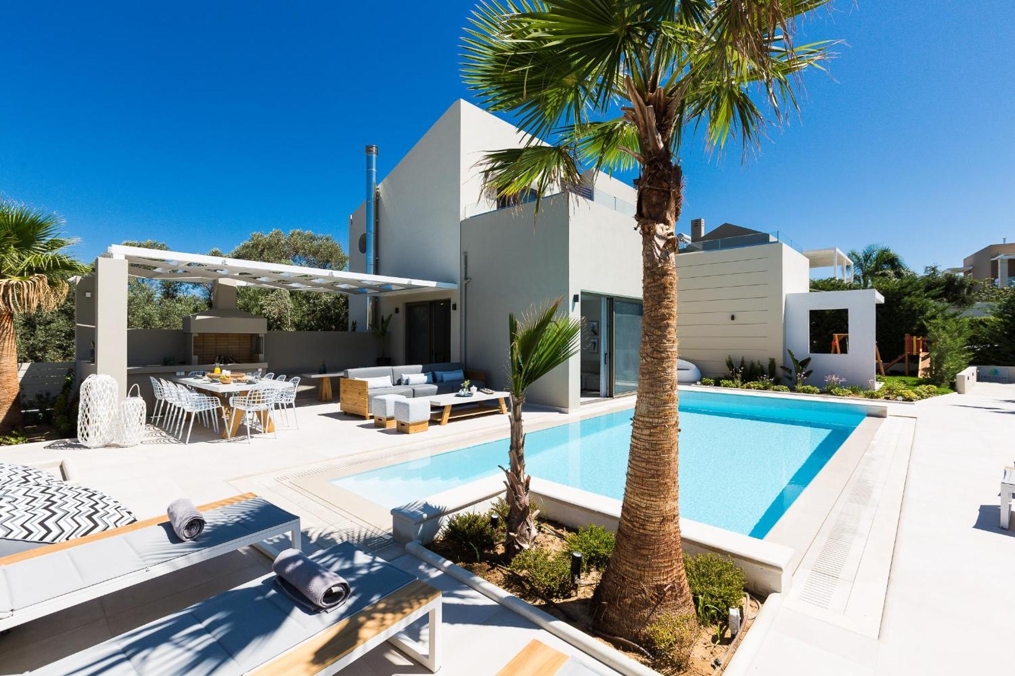 Vasilios Villa, With Pool, Gym & Close To Beach, By Thinkvilla Лутра Экстерьер фото